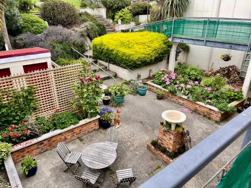 Ein Garten an der Unterkunft The Whitestone