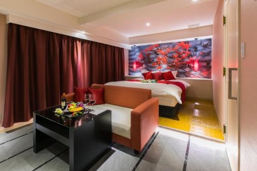 a hotel room with a bed and a table at HOTEL 粋 in Fukuyama