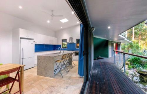 DeZen Accomodationにあるキッチンまたは簡易キッチン
