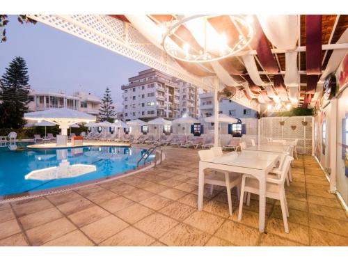 Πισίνα στο ή κοντά στο Sammy's Hotel