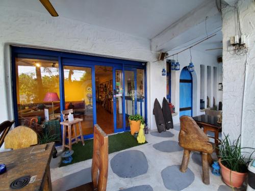 a living room with glass doors and a table and chairs at 墾丁愛情海民宿 in Kenting
