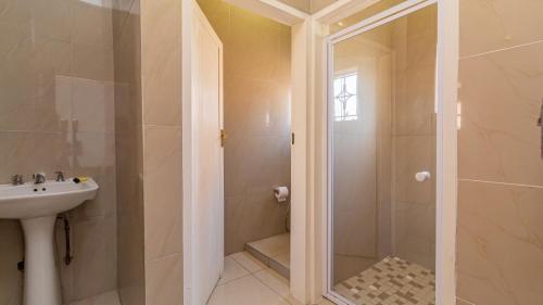 Ένα μπάνιο στο See You There Accommodation 2