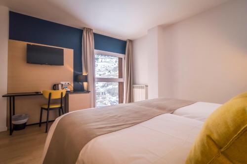  Hotel Roc Meler -  Room  picture :   Shower    Safety deposit box    TV                           