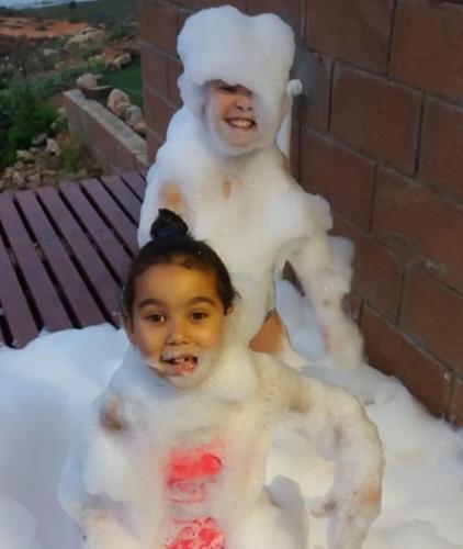 two children in a bath tub covered in snow at The love bubble in Lutzville