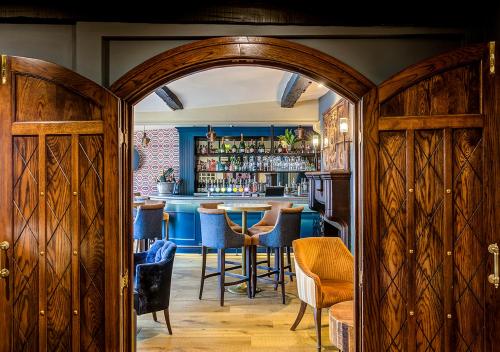 The George Hotel Colchesterにあるラウンジまたはバー