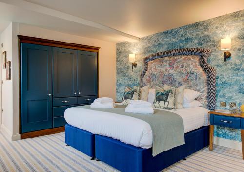 The George Hotel Colchesterにあるベッド