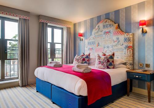 The George Hotel Colchesterにあるベッド