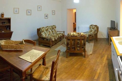 a living room with a table and chairs and a dining room at Grand T3 avec cour intérieure in Gray