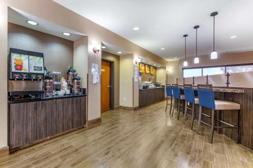 Η κουζίνα ή μικρή κουζίνα στο Comfort Suites Hobbs