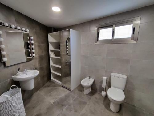 Koupelna v ubytování MONTE AZUL Faro de Cullera