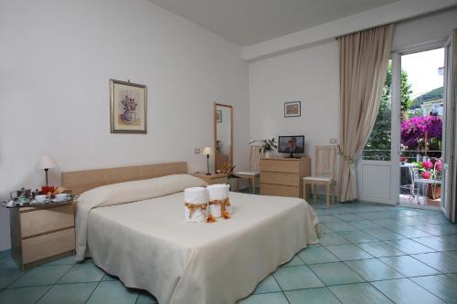 Foto dalla galleria di Hotel & Residence Matarese a Ischia