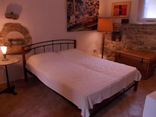 Cama ou camas em um quarto em Holiday house in Pisak with terrace, air conditioning, WiFi, washing machine 95-1