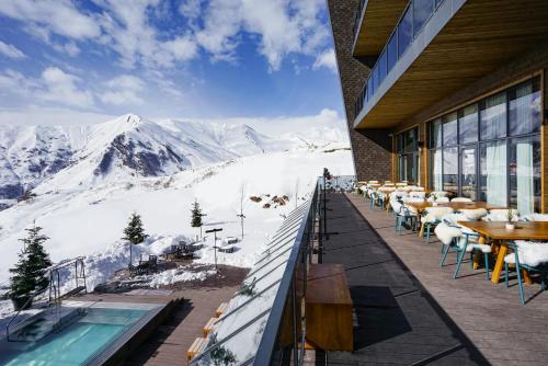 Nespecifikovaný výhled na hory nebo výhled na hory při pohledu z hotelu