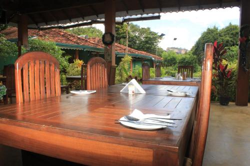Κήπος έξω από το Sigiriya Melrose Villas