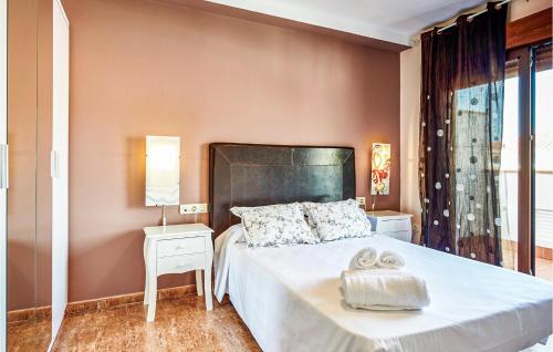 Cama ou camas em um quarto em Amazing Apartment In Granada With Kitchenette