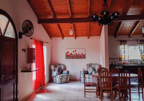 a dining room with a table and chairs at Casa Villa del Lago in Villa Carlos Paz