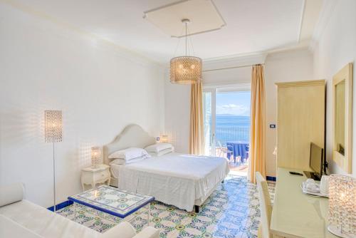 Un pat sau paturi într-o cameră la Hotel Cetus