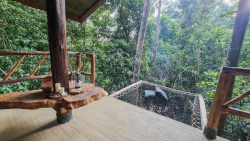 Balkoni atau teres di EntreAguas Ecolodge