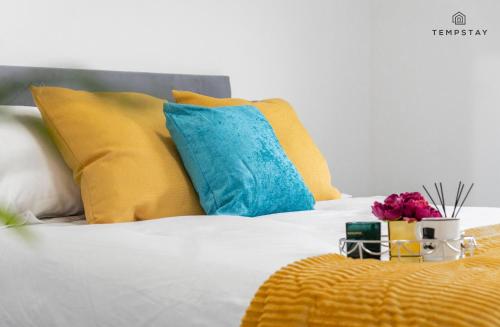 Katil atau katil-katil dalam bilik di STYLISH 4 BED FAMILY HOME AT MADEJSKI, READING UNIVERSITY