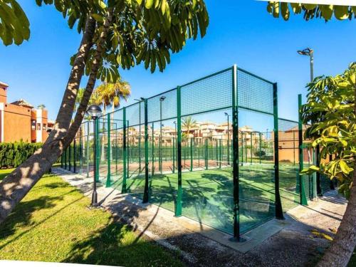 Tennis and/or squash facilities at Albatros Apartamentos Playa Granada or nearby