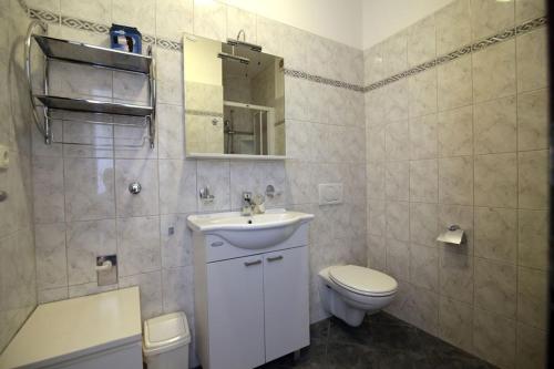 Kúpeľňa v ubytovaní Apartment in Zadar with balcony, air conditioning, WiFi 858-1