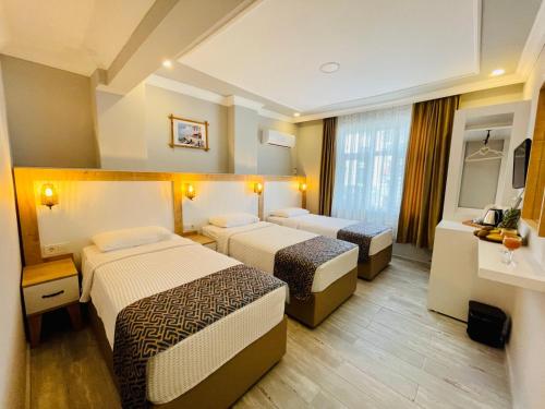 Postel nebo postele na pokoji v ubytování YALI PANSİYON