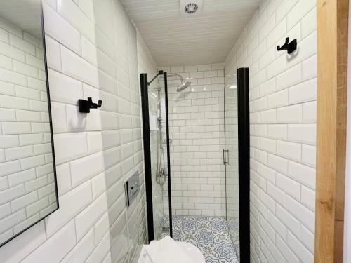 a bathroom with a shower and a toilet in it at YALI PANSİYON in Kas
