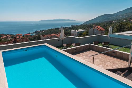 Πισίνα στο ή κοντά στο Apartment Lui with rooftop swimming pool