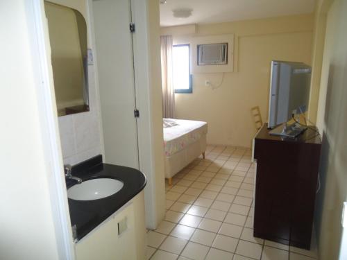 a bathroom with a sink and a bath tub at Apartamento Boa Viagem in Recife