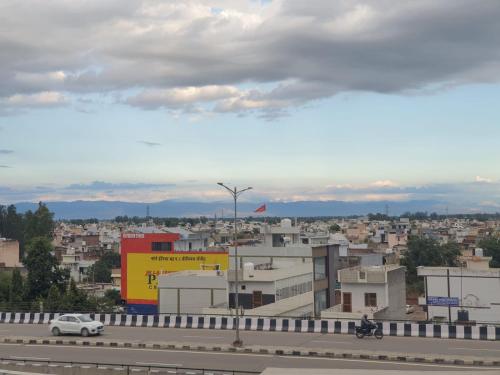 Ein allgemeiner Blick auf Ambāla oder ein Stadtblick von des Hotels aus