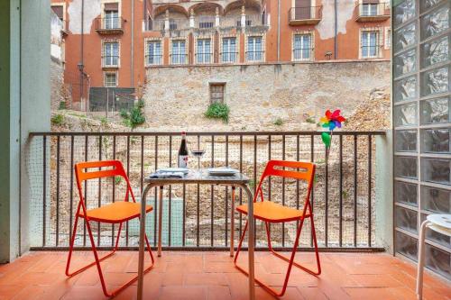 a table and two chairs on a balcony at Tarragona Circus in Tarragona