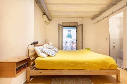 a bedroom with a yellow bed in a room at Tarragona Circus in Tarragona