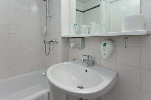 Et badeværelse på acom-Hotel Berlin Kurfürstendamm