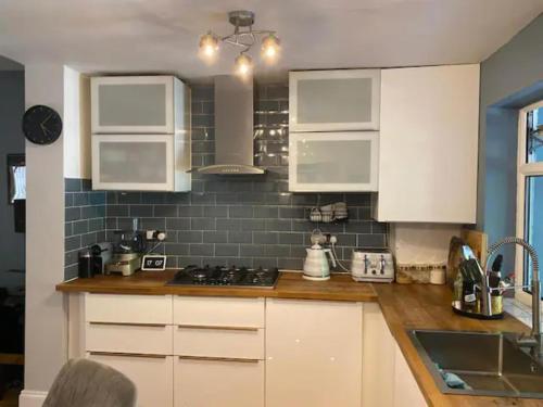 Modern 5 bedroom Family House - 18 mins to station
