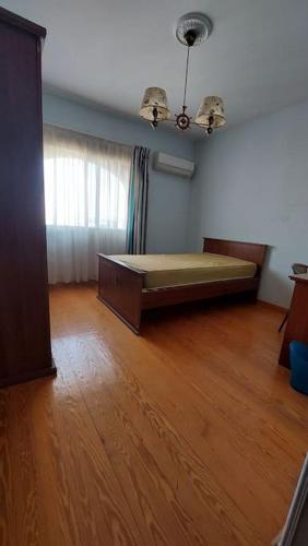 Katil atau katil-katil dalam bilik di Bright spacious apartment