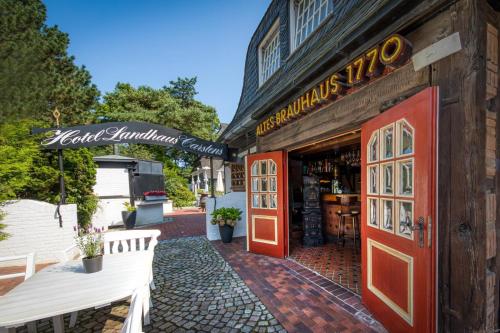 a store with a red door and a bench outside at Landhaus Carstens in Timmendorfer Strand