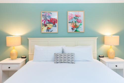 a bedroom with a white bed with two lamps at Island House Hotel in Mackinac Island