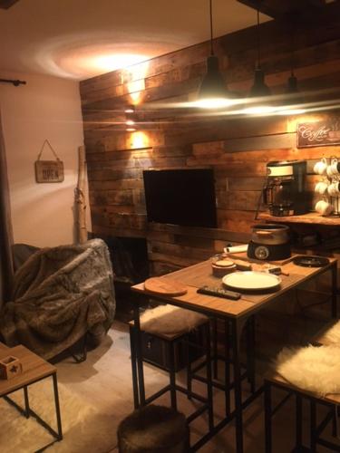 a room with a kitchen with a table and a stove at Vue exceptionnelle ALPE D HUEZ in LʼHuez
