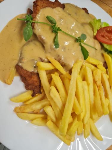 a plate of food with french fries and sauce at Landgasthof Rotlipp Gästezimmer in Ortenberg
