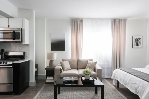 FRONTDESK Sleek Studio Apt with Rooftop Deck – Photos 4