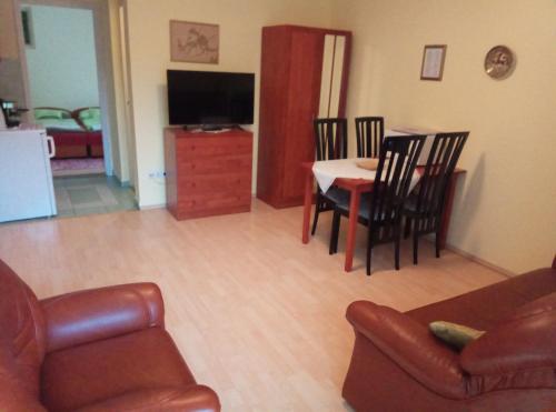 Posedenie v ubytovaní HAUS FERENCZ Bötös Villa