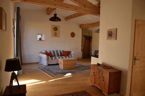 Gallery image of Le Petit Riousset, gîte à la campagne, piscine in Montvendre