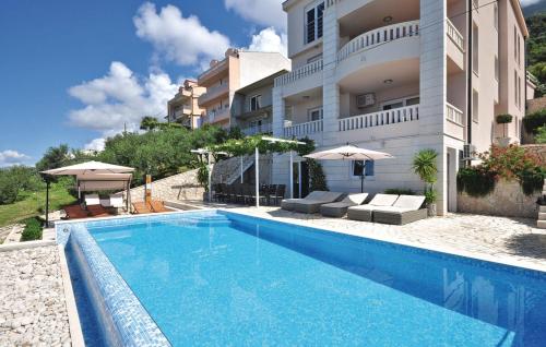 Luxury villa with heated pool, jacuzzi and sauna