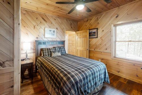 a bedroom with a bed in a wooden cabin at Inspiration Point in Dupont Springs