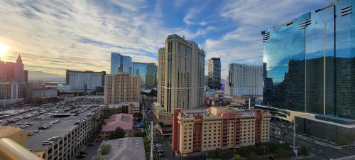 Nespecifikovaný výhled na destinaci Las Vegas nebo výhled na město při pohledu z apartmánu