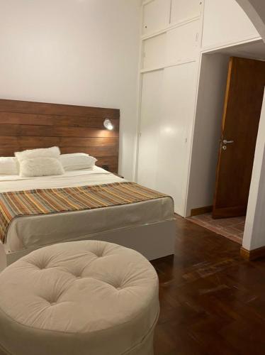a bedroom with two beds and a ottoman at Espacio C in Mar del Plata