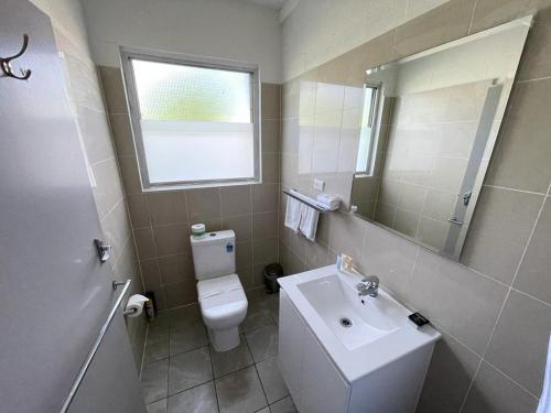 
A bathroom at Gulgong Motel
