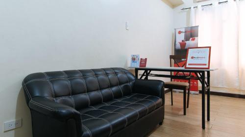 Gallery image of RedDoorz @ Don Martie Beach House Naic Cavite in Imus