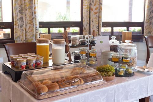 a table with a buffet of breakfast foods and drinks at Fiastyúk Udvarház in Csór
