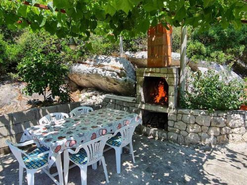 Κήπος έξω από το Apartments Maruška